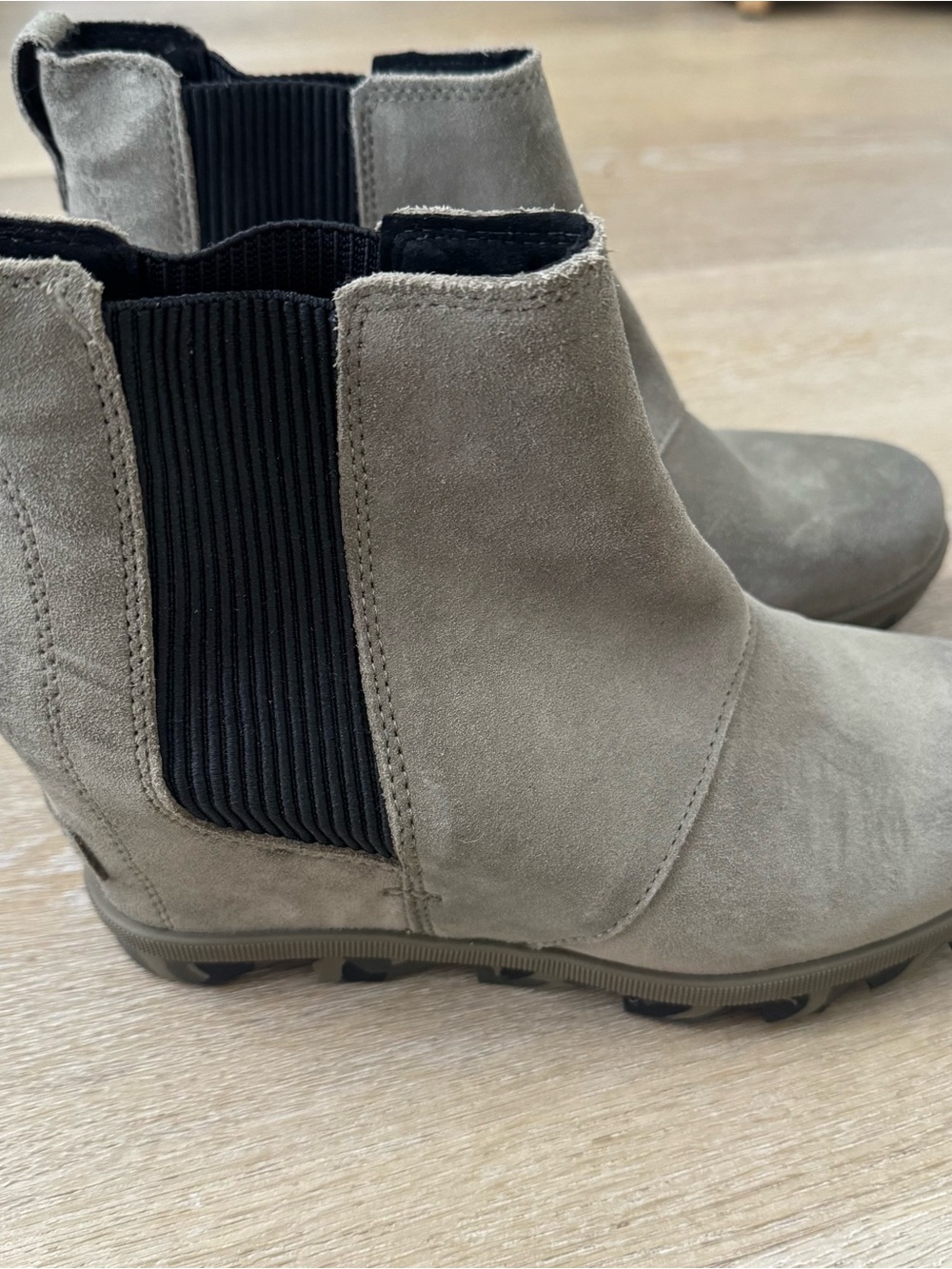 Sorel Suede Green Chelsea Bootie Ankles Boots